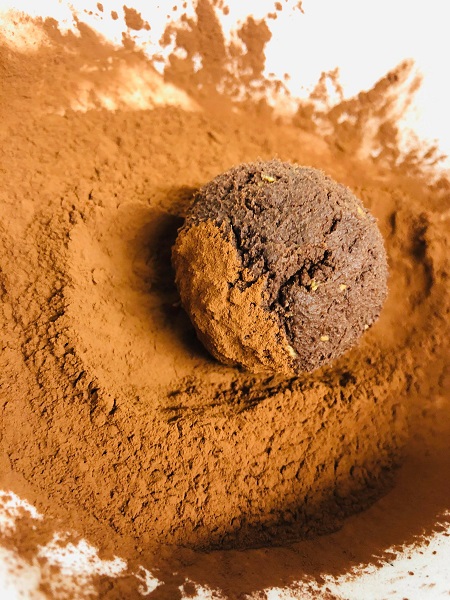 Healthy 4-Ingredient Vegan Chocolate Truffles