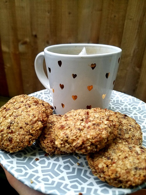 3-Ingredient Healthy Chewy Oat And Date Cookies