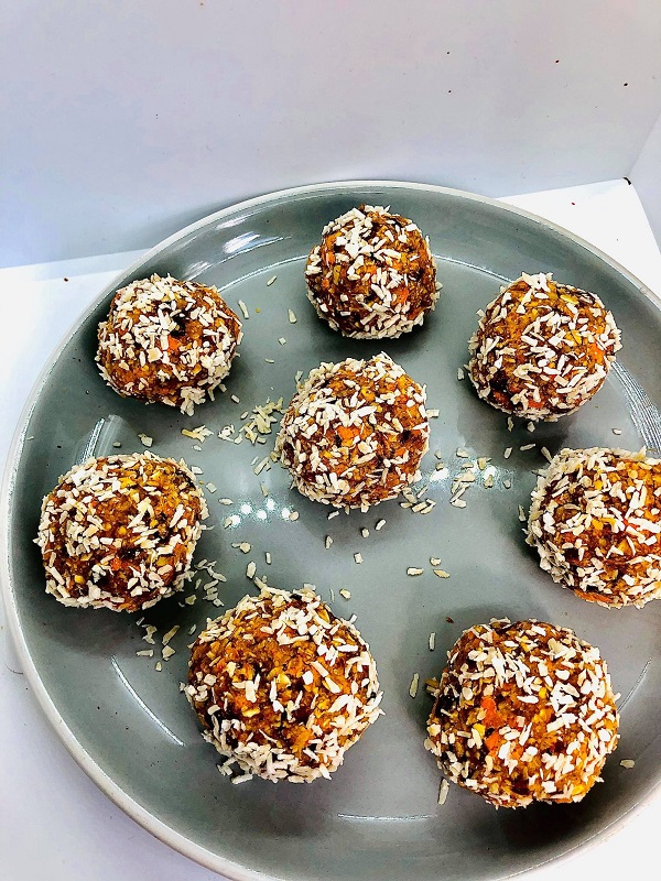 Easy Healthy No-Cook Carrot Cake Bites