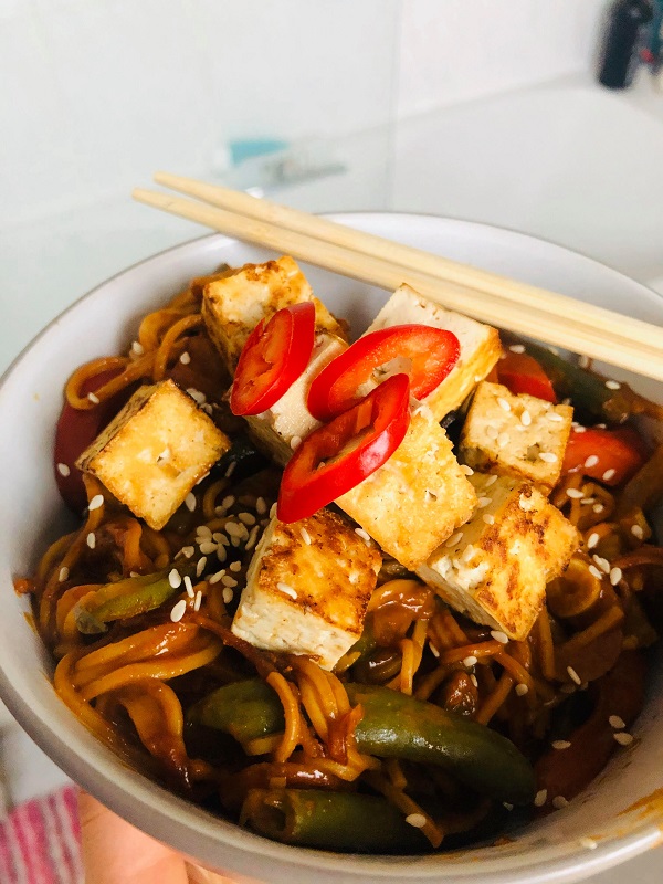 One-Pot Noodle Tofu & Peanut Veg Bowl