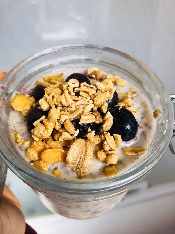 Healthy Blueberry Overnight Oats & Chia