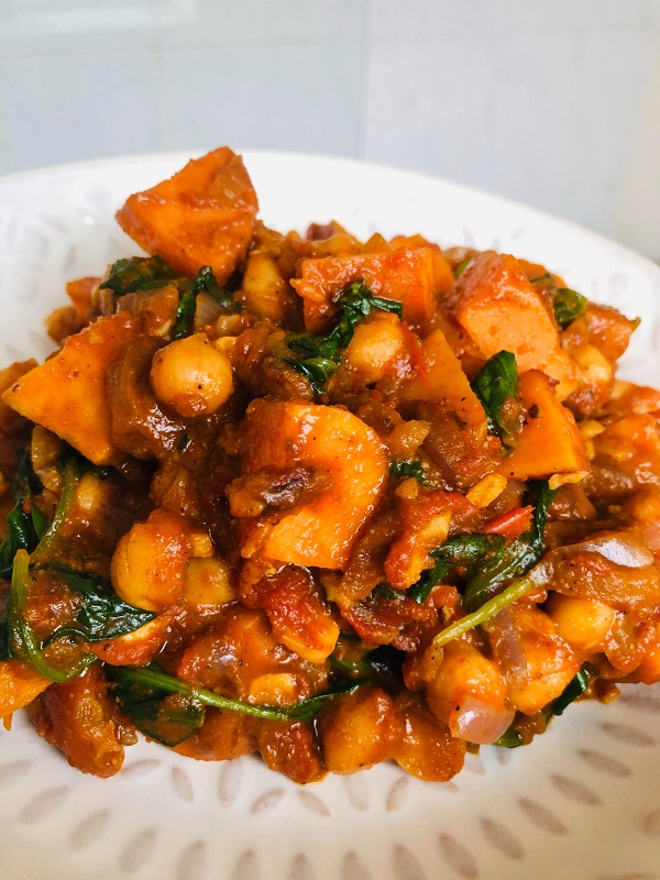 Easy Vegan Sweet Potato Chickpea & Spinach Curry
