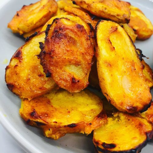 Now, these Easy Crispy Harissa Roasted Potatoes are super easy to make, they are crispy, delicious and do not need a lot of ingredients to make!
