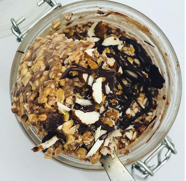 Easy Healthy Chocolate Almond Overnight Oats
